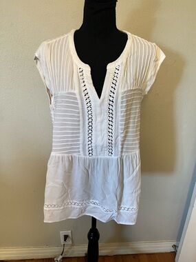 Pale Sky White Embroidered Split-Neck Women’s Sleeveless Blouse Size L